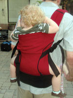 Support-Belt-for-Pikkolo-baby-carrier-in-action-tno.jpg